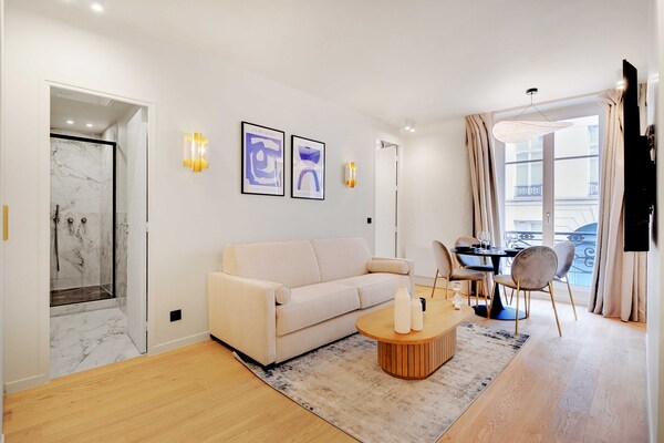 Licht appartement met 2 slaapkamers in levendig Faubourg-Montmartre, Parijs - thumbnail 2