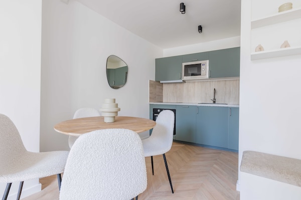 Licht appartement in Parijs, vlakbij het stadhuis en de levendige Marais - thumbnail 2