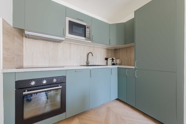 Licht appartement in Parijs, vlakbij het stadhuis en de levendige Marais - thumbnail 3