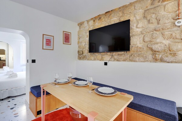 Authentiek appartement in Parijs' bruisende wijk Goutte-d'Or, 26m² - thumbnail 2