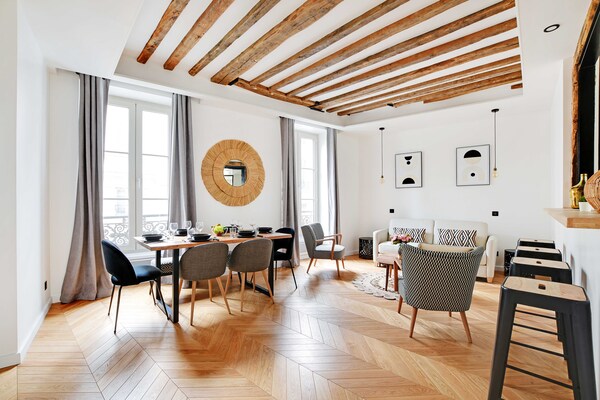 Ruim 2-slaapkamerappartement in de bruisende Marais, vlakbij Place de la République - thumbnail 1