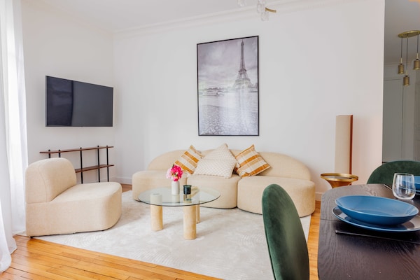 Ruim appartement met 2 slaapkamers in levendig Beaugrenelle, Parijs - thumbnail 1