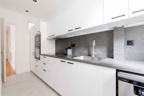 Ruim appartement met 2 slaapkamers in levendig Beaugrenelle, Parijs - thumbnail 3