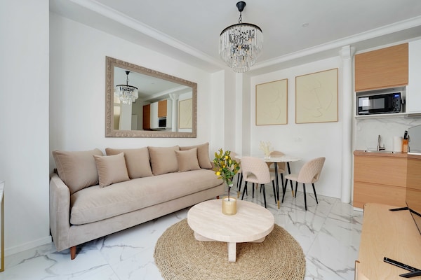 Licht Scandinavisch appartement bij Trocadéro, Parijs 16e - thumbnail 2