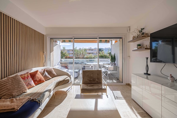 Licht appartement met 2 slaapkamers op loopafstand van het strand en het centrum van Cannes - thumbnail 1