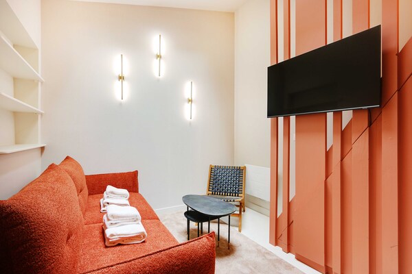 Compact studio-appartement in levendig 10e arrondissement, vlakbij Canal Saint Martin - thumbnail 2