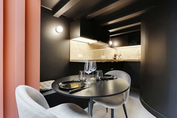 Compact studio-appartement in levendig 10e arrondissement, vlakbij Canal Saint Martin - thumbnail 3