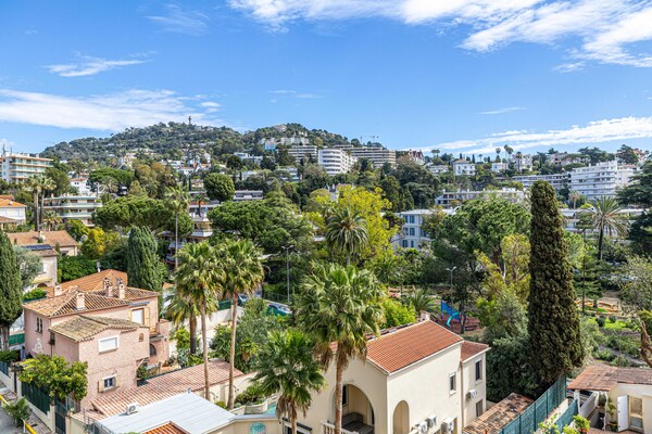 Zonnig appartement met zuidterras en panoramisch uitzicht over Cannes - thumbnail 5