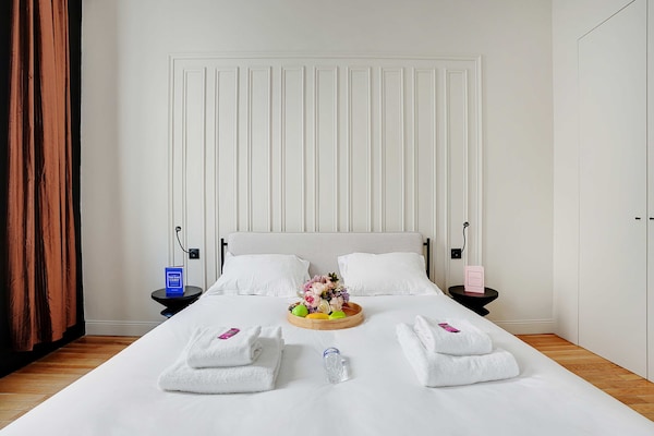 Modern appartement voor 2 in de prestigieuze wijk Europe, 8e arrondissement - thumbnail 2