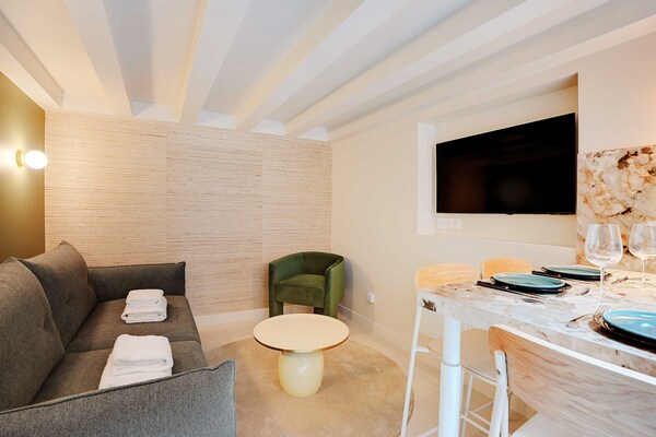 Sfeervol mezzanine appartement nabij Canal Saint Martin, 2 personen - thumbnail 3