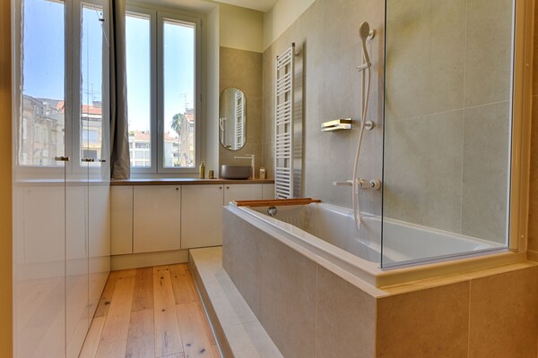 Elegant appartement in hartje Cannes met 2 slaapkamers en airconditioning - thumbnail 5