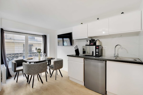 Stijlvol studio-appartement in hartje Parijs, op loopafstand van Opéra en Sacré-Cœur - thumbnail 3