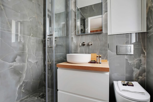 Compact studio-appartement in het hart van Montmartre, Parijs - thumbnail 5