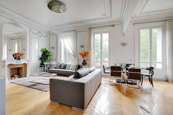 Luxe 4-persoons appartement in de Gouden Driehoek, vlakbij Alma Marceau - thumbnail 2