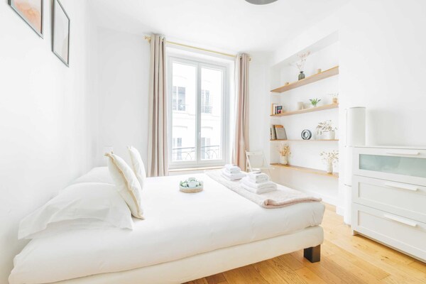 Charmant duplex appartement in trendy wijk Mail, nabij Place des Victoires - thumbnail 4