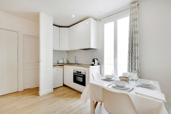 Licht appartement met 2 slaapkamers in het 18e arrondissement, vlakbij metro Marcadet - thumbnail 3