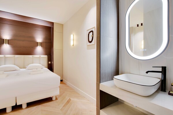 Design appartement in Parijs: 4 minuten van metro Maubert Mutualité - thumbnail 3
