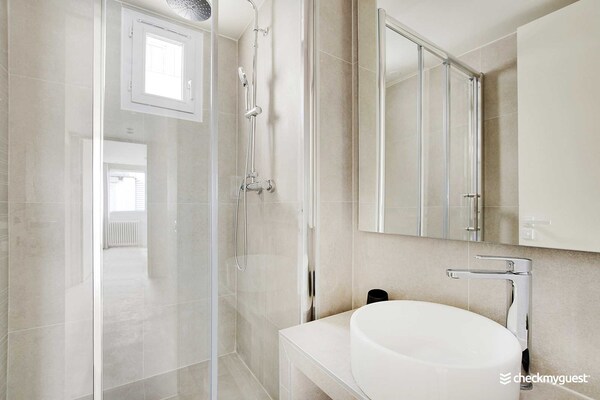 Elegant appartement met 2 slaapkamers nabij Arc de Triomphe - thumbnail 3