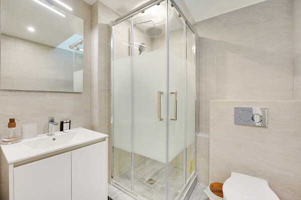Charmant 61m² appartement in levendig Rochechouart, Parijs - thumbnail 5