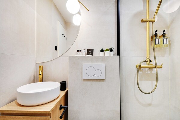 Charmant appartement in de iconische Rue Crémieux, vlakbij Gare de Lyon - thumbnail 3