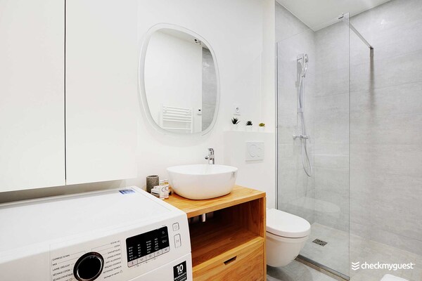 Ruim drielaags appartement met 3 slaapkamers in Montparnasse, Parijs - thumbnail 3