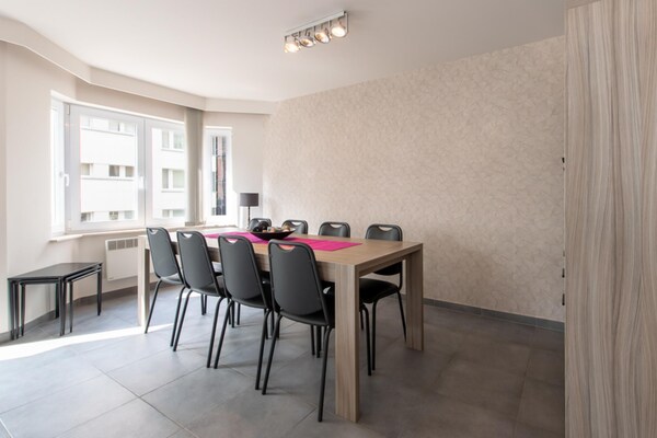 8-persoons appartement met balkon en garage in Oostende - thumbnail 2