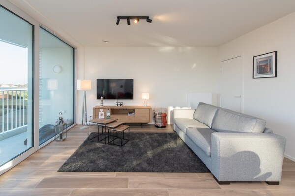 Modern appartement in Bredene met uniek uitzicht op de Spuikom - thumbnail 1