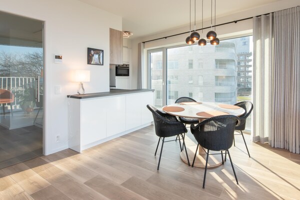 Modern appartement in Bredene met uniek uitzicht op de Spuikom - thumbnail 4