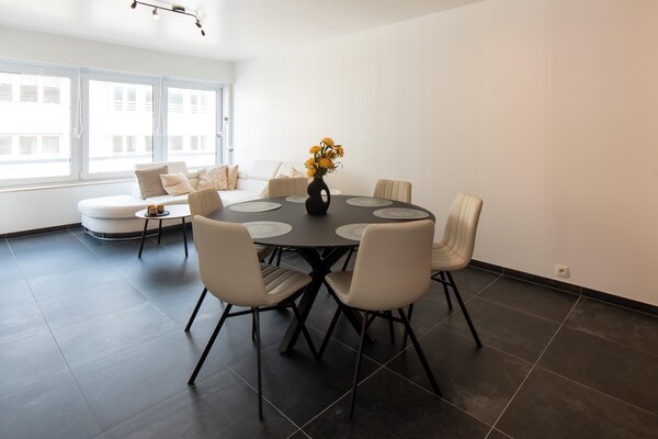 Modern appartement in hartje Oostende met parking en terras - thumbnail 3