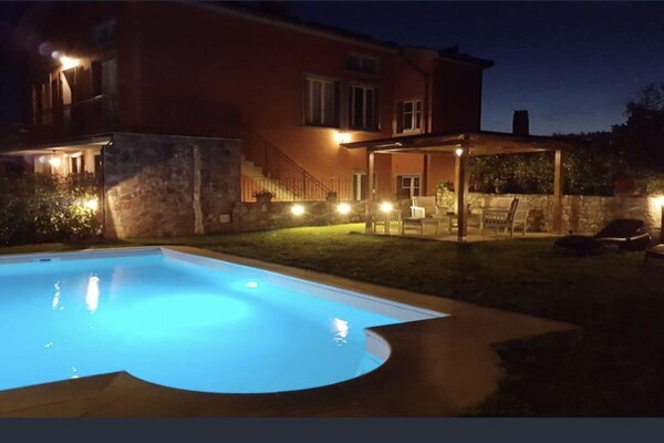 Authentiek vakantiehuis met privézwembad en bergzicht in Montefegatesi - thumbnail 1