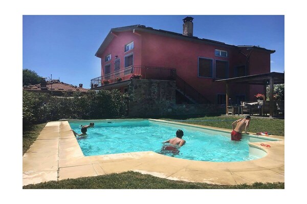 Authentiek vakantiehuis met privézwembad en bergzicht in Montefegatesi - thumbnail 4