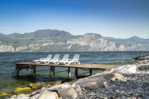 Ruime villa in Brenzone met panoramisch uitzicht, 1 km van het meer - thumbnail 3