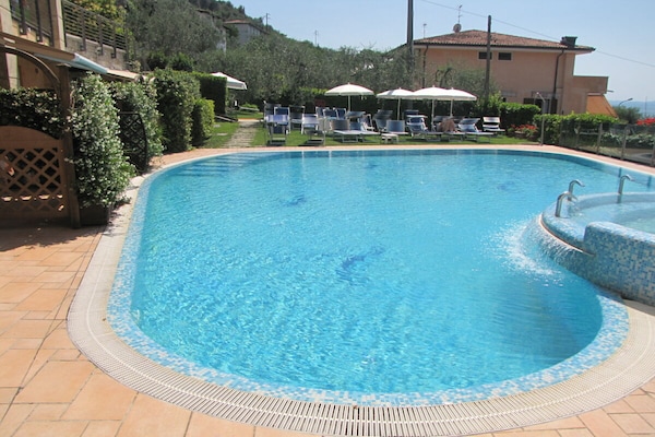 Studio aan het Gardameer met zwembad, hot tub & privéstrand - thumbnail 5