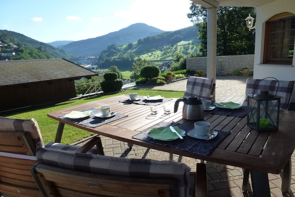 Modern appartement met overdekt terras en ligweide nabij Bad Peterstal - thumbnail 1