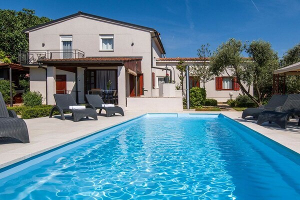 Villa Grace Felice: Ruime villa met privézwembad voor 8 personen in Valbandon - thumbnail 2
