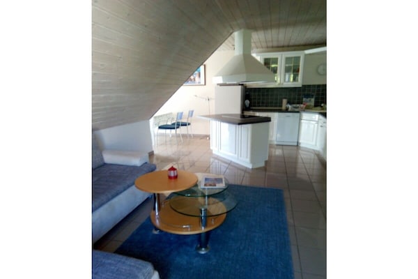 Knus zolderappartement met balkon op 300m van het centrum van Putgarten - thumbnail 6