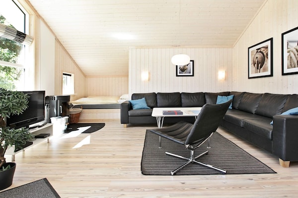 Stijlvol Deens vakantiehuis met sauna en whirlpool op 500m van de Oostzee - thumbnail 1