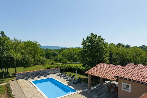 Villa St. Nikola: Ruim vakantiehuis voor 10 personen op 9400m² privéterrein - thumbnail 2