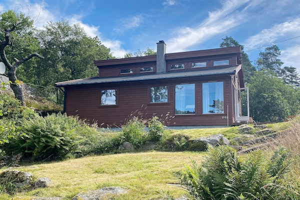 Traditioneel vakantiehuis Beritbu met panoramisch uitzicht bij Lyngdal - thumbnail 1