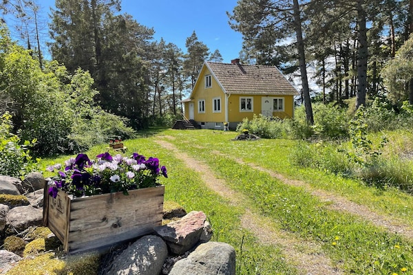Sfeervol vakantiehuis in Färjestaden op een groot natuurperceel - thumbnail 1