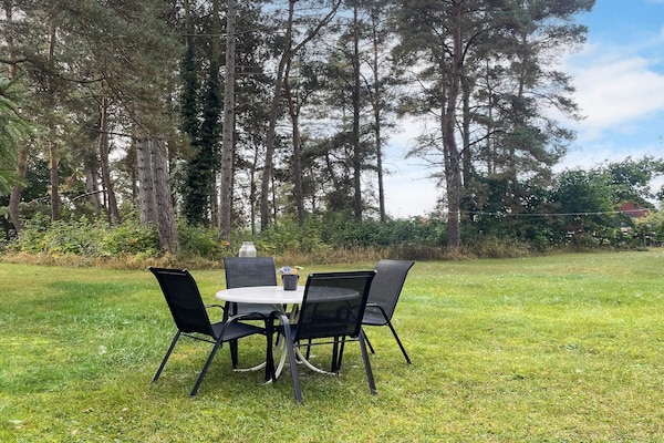 Sfeervol vakantiehuis in Färjestaden op een groot natuurperceel - thumbnail 2