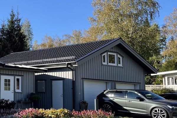 Lichte vakantiewoning met balkon en zicht op het Vänermeer bij Frändefors - thumbnail 2