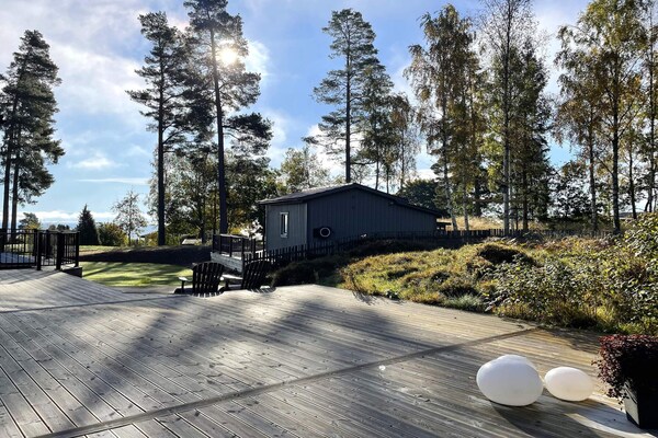 Lichte vakantiewoning met balkon en zicht op het Vänermeer bij Frändefors - thumbnail 3