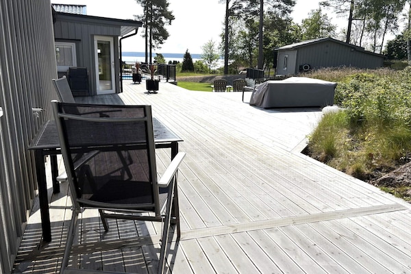 Lichte vakantiewoning met balkon en zicht op het Vänermeer bij Frändefors - thumbnail 4