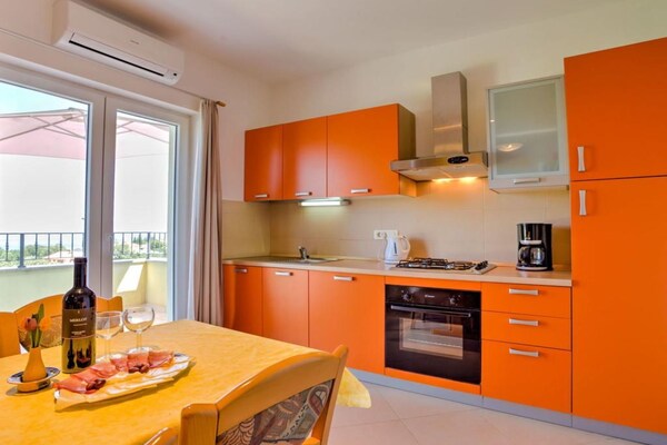 Rustiek appartement in Brsec met gedeeld zwembad en panoramisch zeezicht - thumbnail 3