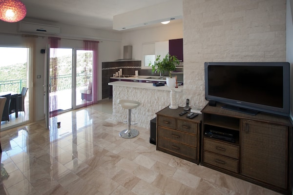 Wonderful Visinisce Apartments With Terrace And Sea Views - Standard Two Bedroom Apartment (Owner 1) - Sevid