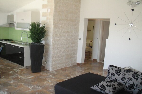 Comfortabel appartement aan zee in Vinisce met terras en uitzicht - thumbnail 2