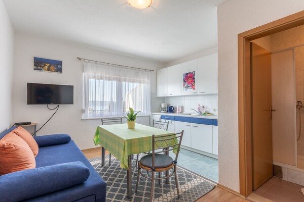 Comfortabel appartement met balkon op 200m van zee in historisch Trogir - thumbnail 2