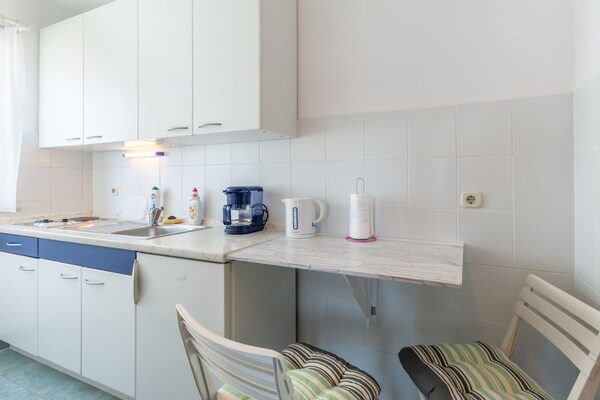 Knus appartement met balkon op 200m van zee in historisch Trogir - thumbnail 2
