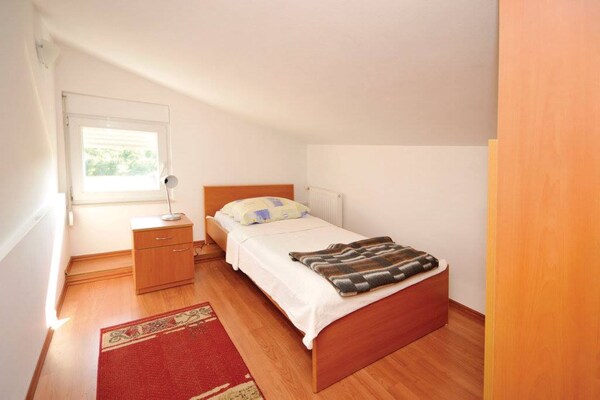 Stijlvol appartement in Kastel Novi met zwembad voor 8 personen - thumbnail 4